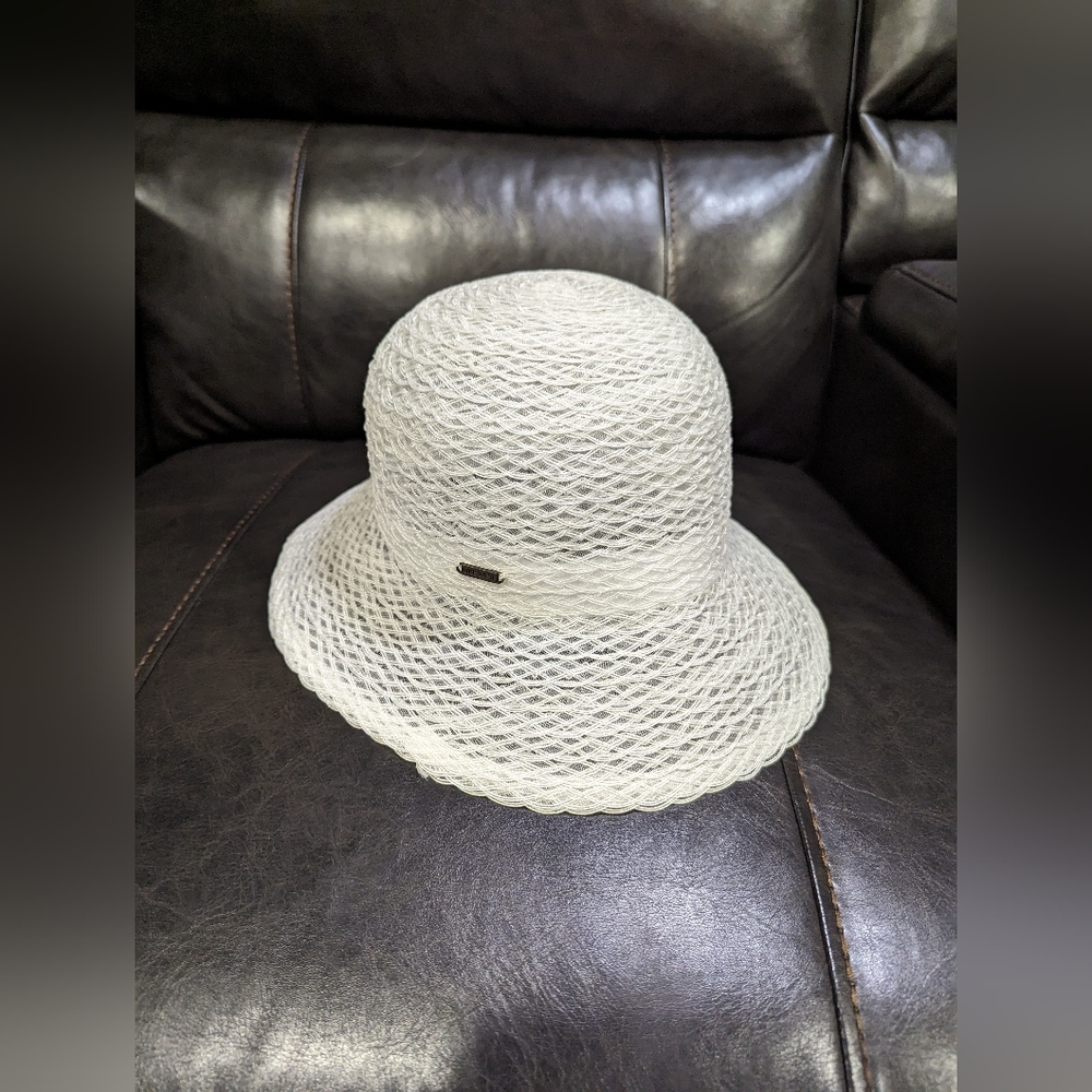9 West sun hat.  Bucket style.